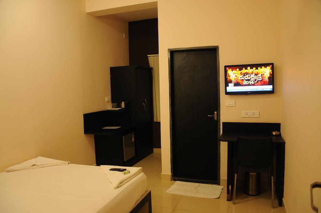 Hotel Sri Krishna Residencia Udupi Habitación foto